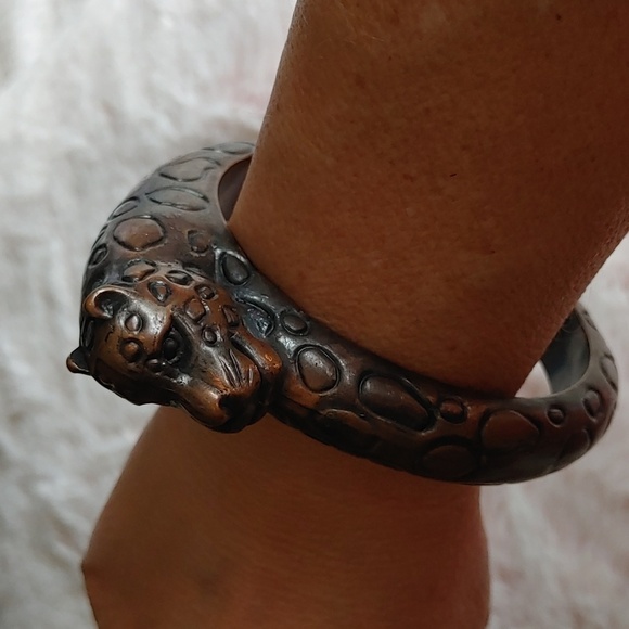 Jewelry - 💚Copper Toned Cheetah Bangle/ Bracelet